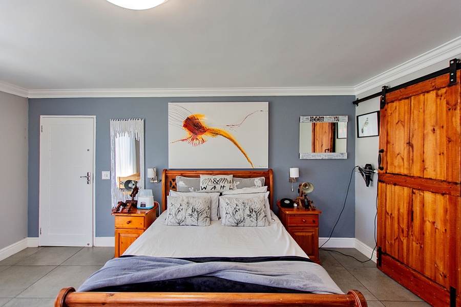 5 Bedroom Property for Sale in Myburgh Park Western Cape